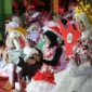 Disporapar Padang Panjang menggelar fashion show dalam rangka memeriahkan HUT ke-80 RI di GOR Bancalaweh, Kamis (14/8/2025). (Foto: Diskominfo Padang Panjang)