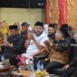 Wali Kota Padang Fadly Amran membuka Festival Petatah Petitih di Aula Kampus IV UNP, Kamis malam (21/8/2025). (Foto: Prokopim Padang)