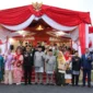 Wali Kota Padang Fadly Amran bersama Wakil Wali Kota Maigus Nasir foto bersama usai Upacara Penurunan Bendera Merah Putih HUT ke-80 RI di Lapangan Apeksi Balai Kota Padang, Minggu (17/8/2025) sore. (Foto: Prokopim Padang)
