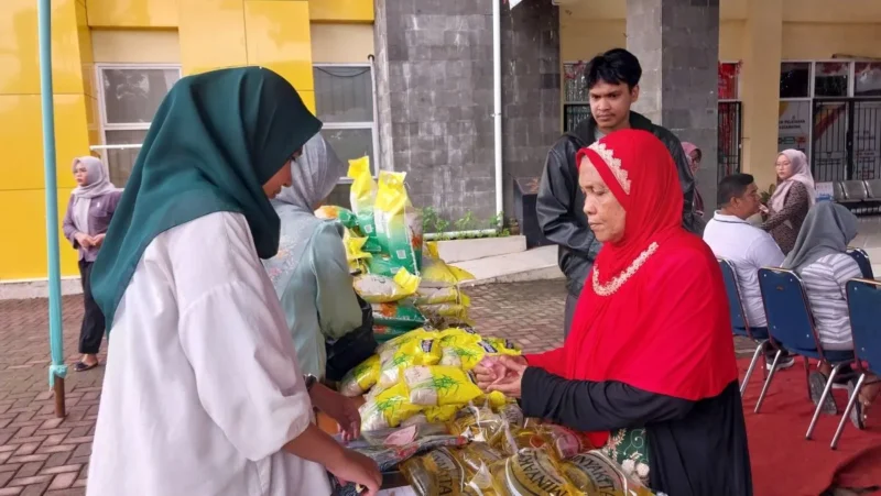 Gerakan Pangan Murah (GPM) di Kantor Camat Padang Barat, Sabtu (30/8/2025). (Foto: Diskominfo Padang)