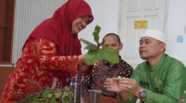 Pemko Padang Panjang menggelar Gerakan Tanam Tanaman Hias Serentak, Jumat (15/8/2025). (Foto: Kominfo Padang Panjang)