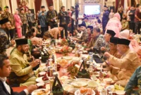 Pemko Padang menggelar acara Makan Bajamba di Rumah Gadang Baiturrahmah, Jumat malam (8/8/2025).