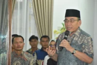 Wawako Padang, Maigus Nasir menggelar temu ramah dengan 54 anggota Paskibraka Padang 2025 di kediaman resminya, Selasa (12/8/2025). (Foto: Prokopim Padang)