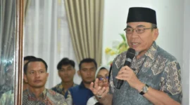 Wawako Padang, Maigus Nasir menggelar temu ramah dengan 54 anggota Paskibraka Padang 2025 di kediaman resminya, Selasa (12/8/2025). (Foto: Prokopim Padang)