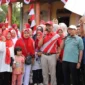 Wakil Wali Kota Padang Maigus Nasir membuka kegiatan jalan santai bersama warga Tampat Durian, Kelurahan Korong Gadang, Kecamatan Kuranji, Sabtu (16/8/2025). (Foto: Prokopim Padang)