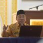 Wakil Wali Kota Padang, Maigus Nasir memaparkan strategi pengelolaan sampah terpadu di Masjid Agung Nurul Iman, Kamis (21/8/2025). (Foto: Prokopim Padang)