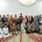 Wakil Wali Kota Padang Maigus Nasir saat menjamu makan malam kafilah MTQ Padang di kediaman resminya, Jumat (22/8/2025). (Foto: Prokopim Padang)