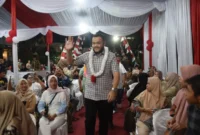 Wali Kota Padang, Fadly Amran menghadiri puncak HUT ke-80 Kemerdekaan RI di Gerbang Jalur II KIP, Kelurahan Surau Gadang, Kecamatan Nanggalo, Sabtu malam (23/8/2025). (Foto: Prokopim Padang)