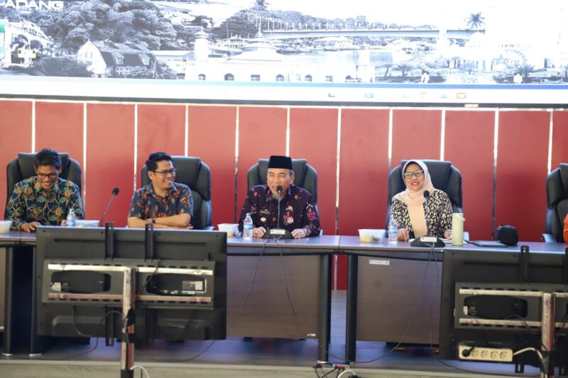 Wakil Wali Kota Padang, Maigus Nasir menghadiri silaturahmi bersama KTNA serta para petani Kota Padang di Ruang Bagindo Aziz Chan, Balai Kota Padang, Sabtu (30/8/2025). (Foto: Prokopim Padang)