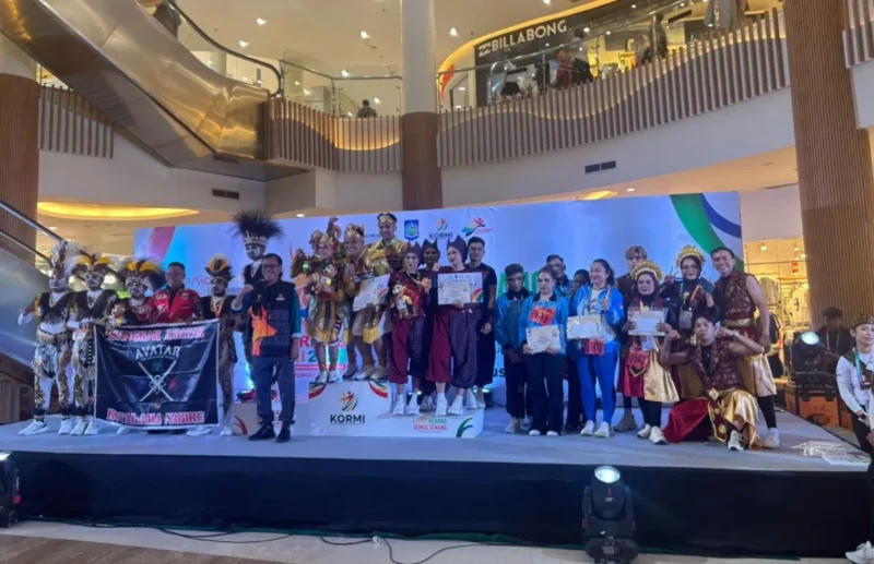 Atlet IOSKI Pessel saat penyerahan medali perunggu pada Fornas VIII di Lombok NTB. (Foto: Dok Humas KORMI)