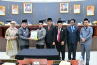 Pemko Padang bersama DPRD menyepakati rancangan KUA PPAS APBD Padang Tahun 2026, Jumat (15/8/2025). (Foto: Prokopim Padang)
