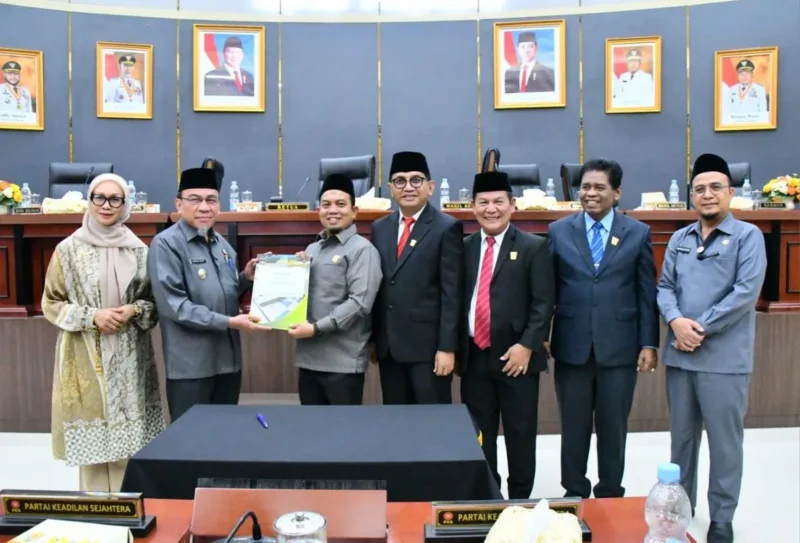 Pemko Padang bersama DPRD menyepakati rancangan KUA PPAS APBD Padang Tahun 2026, Jumat (15/8/2025). (Foto: Prokopim Padang)
