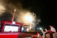 Presiden Prabowo Subianto menyaksikan “Karnaval Bersatu” di Monas, Jakarta, Minggu malam (17/8/2025). (Foto: BPMI Setpres)