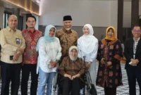 Gubernur Sumbar Mahyeldi bertemu CEO dan Founder PT Paragon Technology and Innovation (Wardah Cosmetics), Nurhayati Subakat, di Jakarta, Selasa (26/8/2025). (Foto: ADPSB)