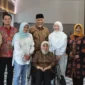 Gubernur Sumbar Mahyeldi bertemu CEO dan Founder PT Paragon Technology and Innovation (Wardah Cosmetics), Nurhayati Subakat, di Jakarta, Selasa (26/8/2025). (Foto: ADPSB)