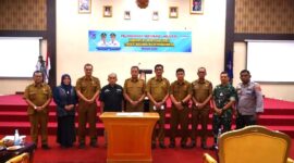 Wakil Wali Kota Payakumbuh Elzadaswarman dan jajaran saat verifikasi lanjutan di Aula Ngalau Indah lantai 3 kantor Wali Kota Payakumbuh, Senin (25/8/2025). (Foto: Pemko Payakumbuh)