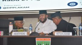 Wali Kota Padang Fadly Amran menghadiri pengukuhan pengurus DPP LAKAM periode 2025–2030 di Kantor Gubernur Sumbar, Rabu (27/8/2025). (Foto: Prokopim Padang)