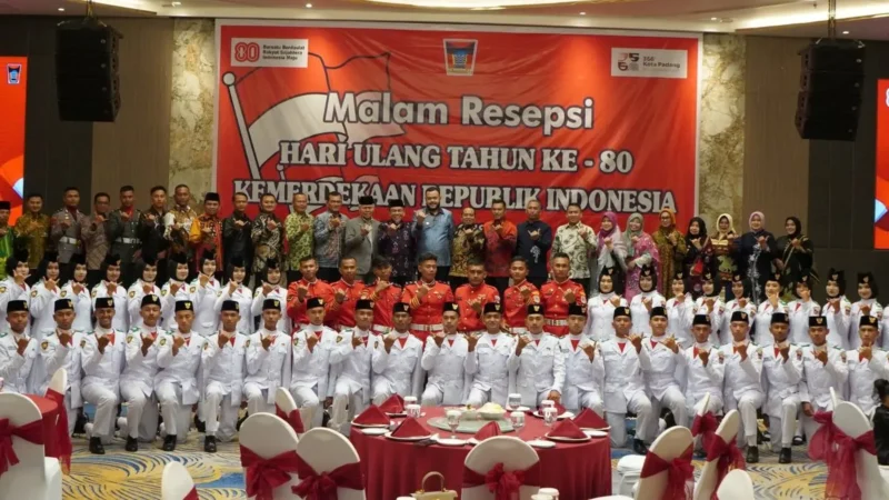 Pemko Padang menggelar malam resepsi peringatan HUT ke-80 RI di Ballroom Hotel Mercure, Minggu (17/8/2025). (Foto: Diskominfo Padang) 