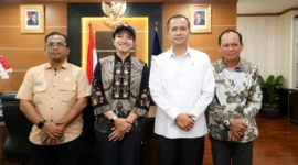 Bupati Dharmasraya Annisa Suci Ramadhani bertemu Menteri Transmigrasi Muhammad Iftitah Sulaiman Suryanagara di Jakarta, Selasa (26/8). (Foto: Pemkab Dharmasraya)
