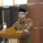 Wakil Wali Kota Bukittinggi Ibnu Asis memberikan sambutan pada Konsultasi Publik I KLHS RTRW Kota Bukittinggi Tahun 2025–2045 di Balai Kota Bukittinggi, Selasa (12/8/2025). (Foto: Pemko Bukittinggi)
