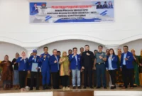 Wali Kota Padang Fadly Amran foto bersama pengurus HNSI Sumbar Periode 2025-2030 di Palanta Rumah Dinas Wali Kota, Kamis (28/8/2025). (Foto: Prokopim Padang)