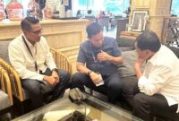 Ketua PELTI Sumbar, Prof Syahrial Bakhtiar ketika beraudiensi langsung dengan Ketua Umum PP PELTI, Nurdin Halid. (Foto: Dok Humas PELTI)