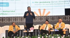 Wali Kota Padang Fadly Amran menjadi keynote speaker pada kegiatan PKKMB UNP, Senin (18/8/2025). (Foto: Prokopim Padang)