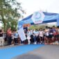 Wali Kota Pariaman, Yota Balad didampingi Wakil Wali Kota, Mulyadi melepas Pariaman Fun Run 2025 di Pantai Kata, Kota Pariaman, Minggu (24/8/2025). (Foto: Kominfo Pariaman)