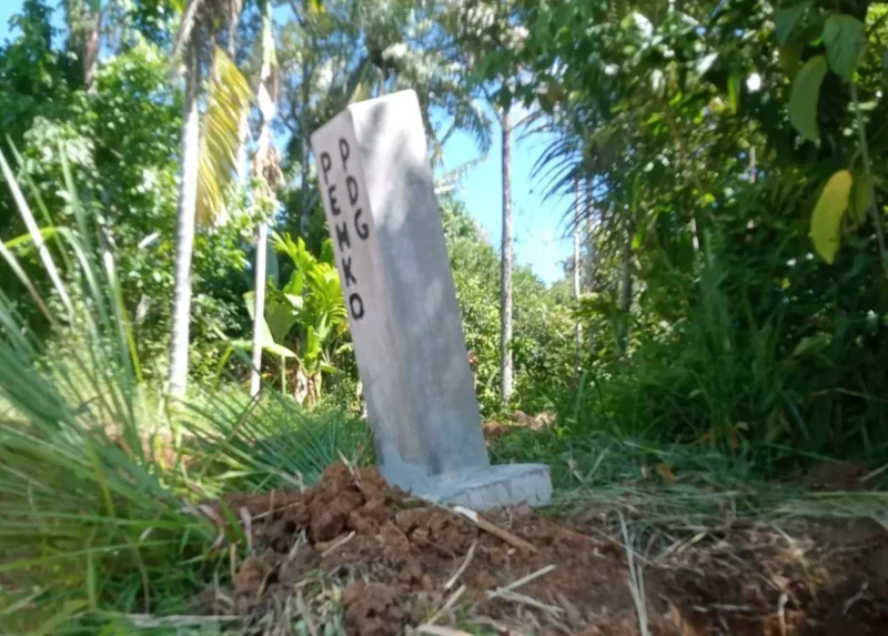 Pemko Padang melakukan pemasangan tanda patok di berbagai lokasi untuk mengamankan aset yang dimiliki. (Foto: Diskominfo Padang)
