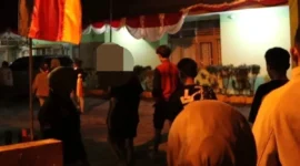 Satpol PP Padang mengamankan muda-mudi yang kedapatan nongkrong hingga larut malam di kawasan Batang Arau, Senin (18/8/2025) dini hari. (Foto: Humas Satpol PP Padang)