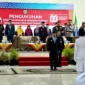 Wali Kota Padang Panjang Hendri Arnis mengukuhkan anggota Paskibraka di Auditorium Mifan, Jumat (15/8/2025). (Foto: Kominfo Padang Panjang)
