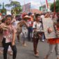 Pawai Alegoris Pembangunan dalam rangka memperingati HUT ke-80 Kemerdekaan RI di Padang Panjang, Senin (18/8/2025). (Foto: Kominfo Padang Panjang)