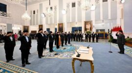 
Presiden RI Prabowo Subianto melantik sejumlah pejabat baru yang akan memimpin badan-badan strategis negara di Istana Negara, Jakarta, Senin (25/8/2025). (Foto: BPMI Setpres) 