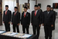 Kepala Satpol PP Kota Padang, Candra Eka Putra dilantik sebagai PPNS di wilayah Provinsi Sumatera Barat, Jumat (22/5/2025). (Foto: Humas Satpol PP Padang)
