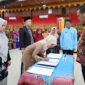 Wali Kota Pariaman, Yota Balad melantik dan mengambil sumpah 104 Pejabat Administrator, Pengawas, dan Kepala Puskesmas di lingkungan Pemko Pariaman, Jumat (22/8). (Foto: Kominfo Pariaman)