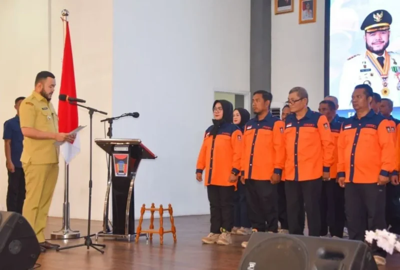 Wali Kota Padang Fadly Amran mengukuhkan Pengurus FKSB Padang Periode 2025–2030 di Gedung Bagindo Aziz Chan Youth Center, Selasa (19/8/2025).
