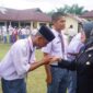 Wakil Bupati Dharmasraya, Leli Arni menutup Diklat Paskibraka 2025 di SKB Pulau Punjung, Senin (18/8/2025). (Foto: Pemkab Dharmasraya)