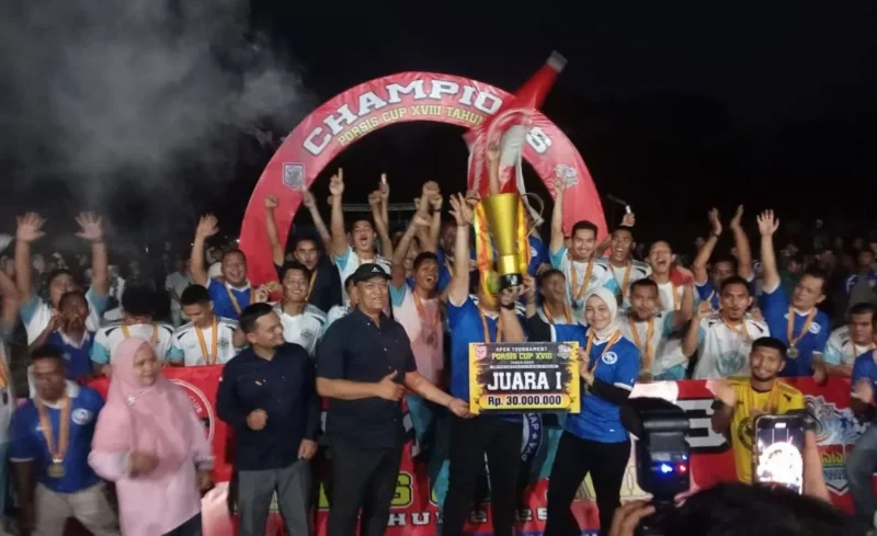 Popsi SS FC keluar sebagai juara usai menundukkan PSL Labuai lewat drama adu penalti dengan skor 2-1. (Foto: Diskominfo Pasbar)