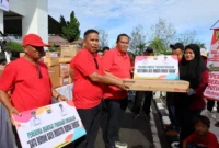 Wali Kota Pariaman Yota Balad meluncurkan program unggulan Satu Keluarga Satu Industri Rumah Tangga (IRT) di halaman Balai Kota Pariaman, Jumat (29/8/2025). (Foto: Kominfo Pariaman)