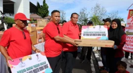 Wali Kota Pariaman Yota Balad meluncurkan program unggulan Satu Keluarga Satu Industri Rumah Tangga (IRT) di halaman Balai Kota Pariaman, Jumat (29/8/2025). (Foto: Kominfo Pariaman)