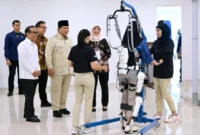 Presiden Republik Indonesia, Prabowo Subianto meninjau fasilitas di RSPON Mahar Mardjono, Jakarta, Selasa (26/8/2025). (Foto: BPMI Setpres)