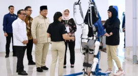 Presiden Republik Indonesia, Prabowo Subianto meninjau fasilitas di RSPON Mahar Mardjono, Jakarta, Selasa (26/8/2025). (Foto: BPMI Setpres)