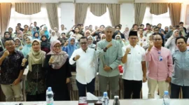 Bupati Tanah Datar Eka Putra membuka Rakor SLRT dan Sosialisasi DTSEN di Aula Kantor PKK Tanah Datar, Jumat (22/8/2025). (Foto: Prokopim Tanah Datar)