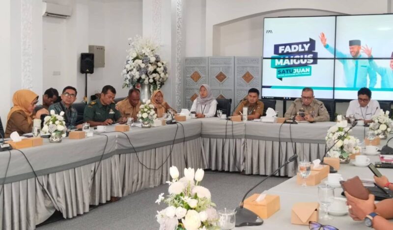 Pemko Padang menggelar Rapat Pengendalian Inflasi di Gedung Putih Rumah Dinas Wali Kota, Selasa (26/8/2025). (Foto: Diskominfo Padang)