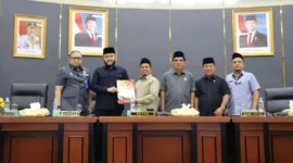 Rapat Paripurna DPRD Padang dengan agenda Tutup Masa Sidang III 2025 dan Buka Masa Sidang I Tahun 2025/2026 di Gedung DPRD, Kamis (28/8/2025). (Foto: Prokopim Padang)