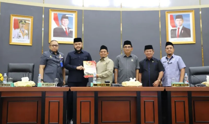 Rapat Paripurna DPRD Padang dengan agenda Tutup Masa Sidang III 2025 dan Buka Masa Sidang I Tahun 2025/2026 di Gedung DPRD, Kamis (28/8/2025). (Foto: Prokopim Padang)