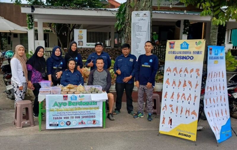 Yayasan Rumah Inklusi Padang ikut meramaikan Car Free Day di kawasan GOR Agus Salim Padang Minggu (24/8/2025). (Foto: Diskominfo Padang)