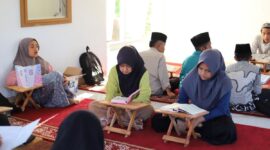 Suasana pembelajaran di Rumah Tahfiz Pendopo Rumah Dinas Wali Kota, Jumat (22/8/2025). (Foto: Diskominfo Padang Panjang)
