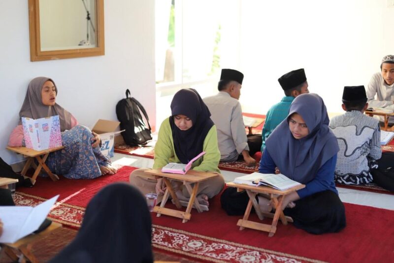 Suasana pembelajaran di Rumah Tahfiz Pendopo Rumah Dinas Wali Kota, Jumat (22/8/2025). (Foto: Diskominfo Padang Panjang)