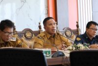 Wakil Wali Kota Pariaman saat Monitoring dan Evaluasi Matriks Tindak Lanjut Hasil AKIP 2024 di Ruang Rapat Wali Kota Pariaman, Selasa (26/8/2025). (Foto: Kominfo Pariaman)